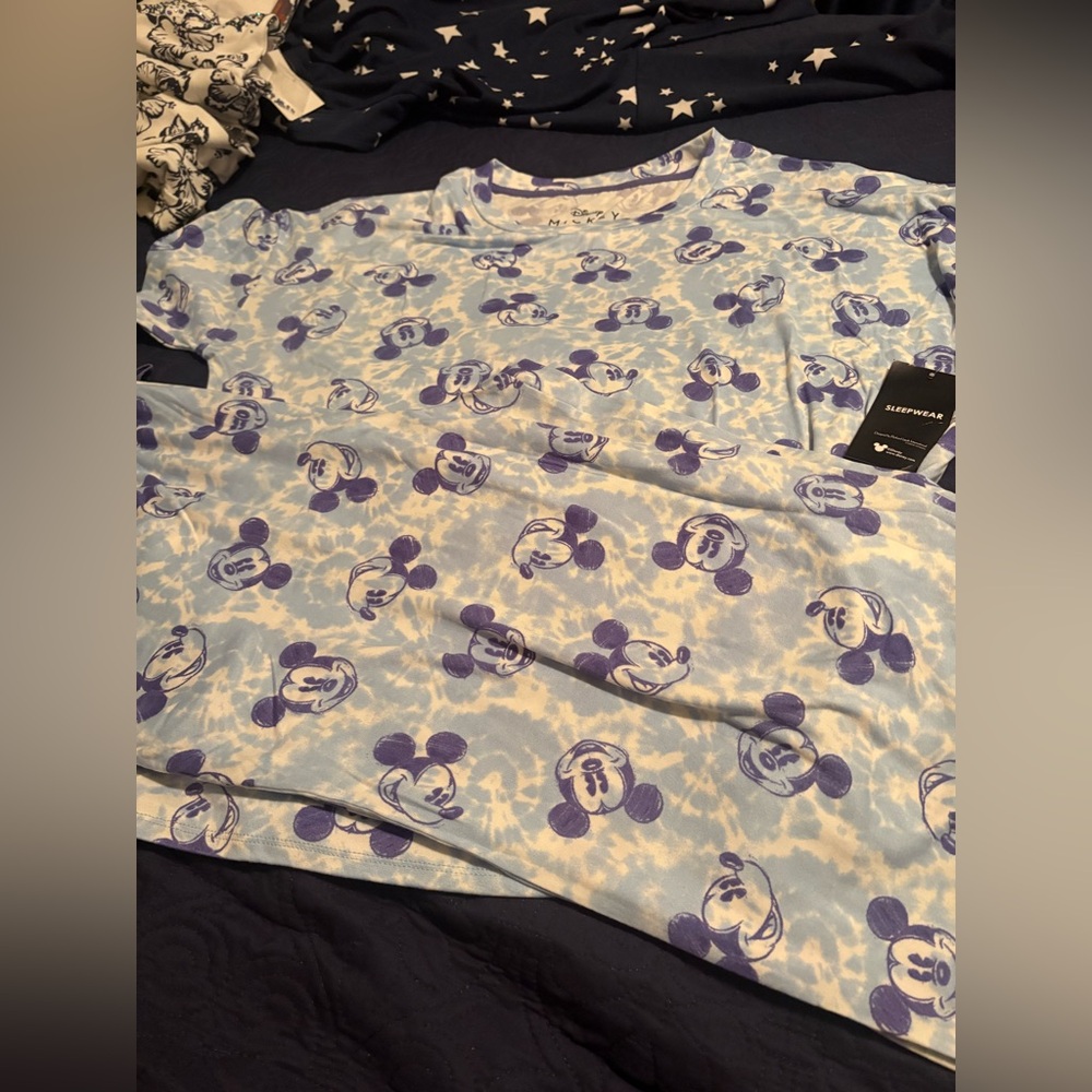 NWT Blue and White Mickey Mouse capri Sleepwear Set